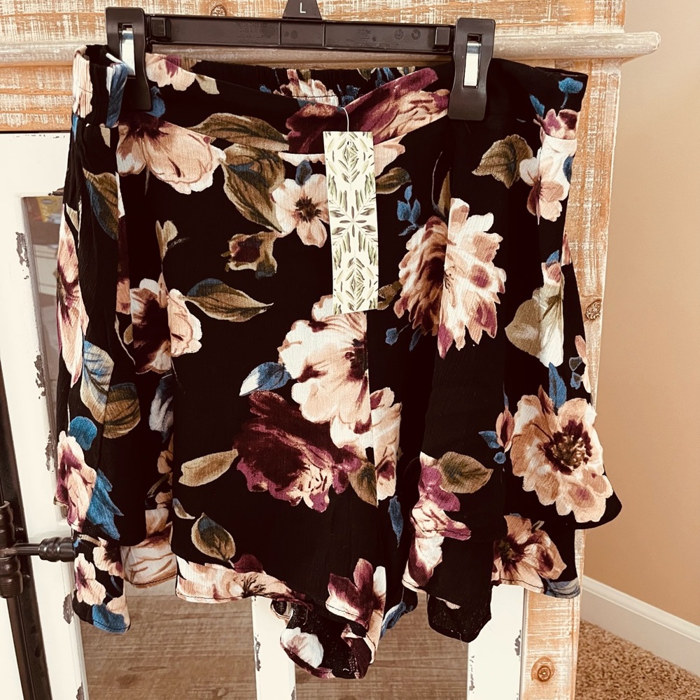 eesome flowy shorts size L